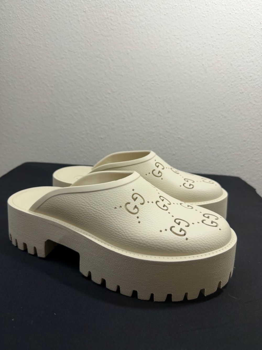 Gucci Platform Perforated G Sandals - Picture 4 of 7